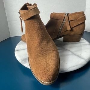 Dolce Vita | Ankle Boot Suede Perforated Tan - 8M Womens